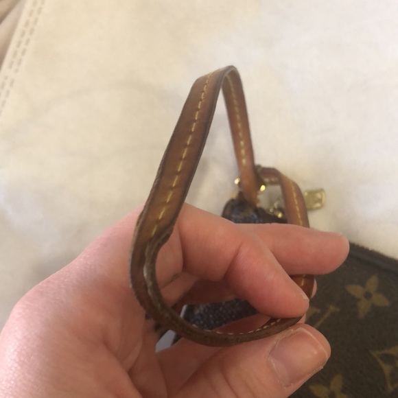 Louis Vuitton wristlet - Picture 5 of 11